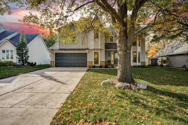 1525 N Woodridge Dr, Wichita, KS 67206