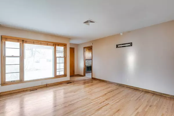 834 Big Bend Rd, Wichita, KS 67218