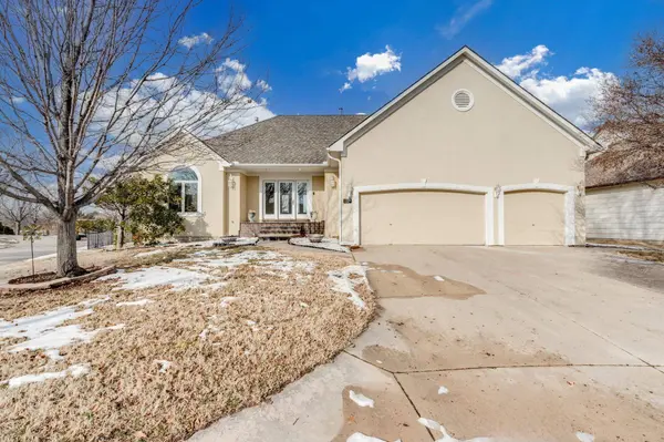 8229 E Oxford Ct, Wichita, KS 67226