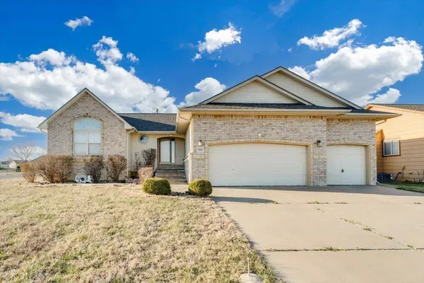 906 S Glenmoor, Wichita, KS 67207