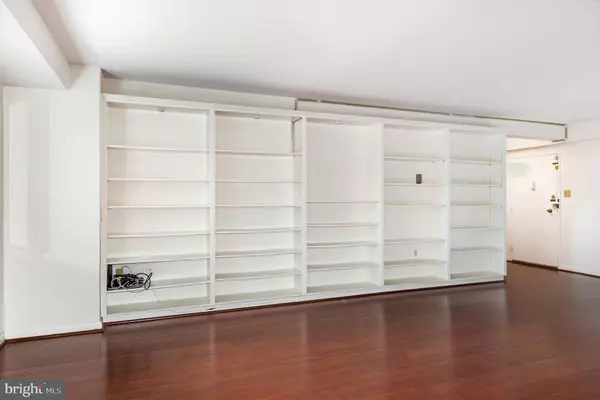 4201 CATHEDRAL AVE NW #323E, Washington, DC 20016