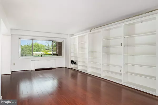 4201 CATHEDRAL AVE NW #323E, Washington, DC 20016