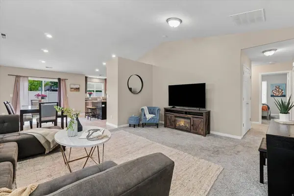 998 N CAMBRIA DR W, North Salt Lake, UT 84054