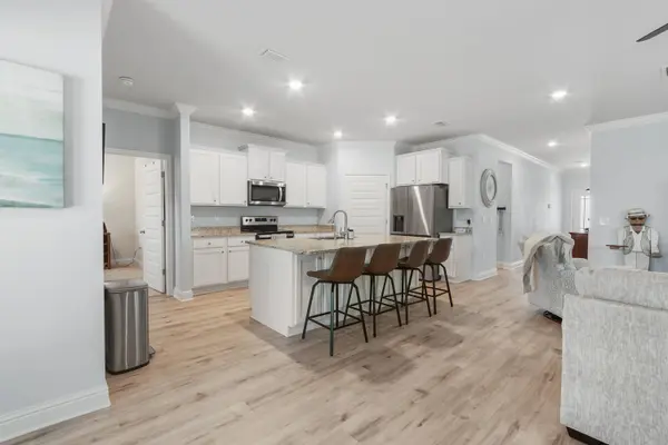 141 Lightning Bug LN, Freeport, FL 32439