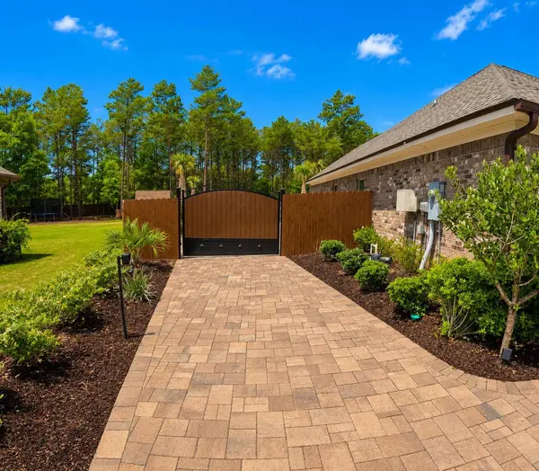 285 Mill Pond CV, Freeport, FL 32439