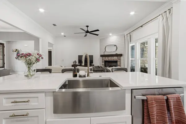 407 Mill Pond CV, Freeport, FL 32439