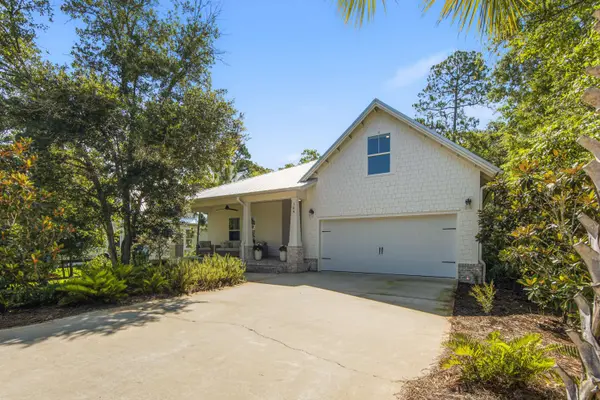 109 Sun Bear CIR, Freeport, FL 32439