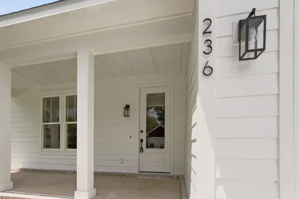 236 N Marsh LNDG, Freeport, FL 32439