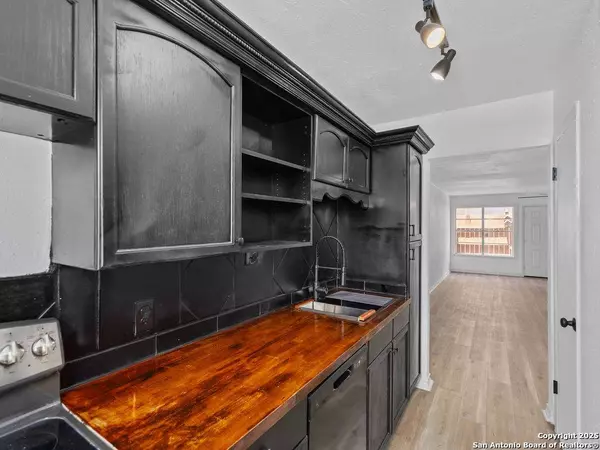 911 Vance Jackson UNIT N, San Antonio, TX 78201