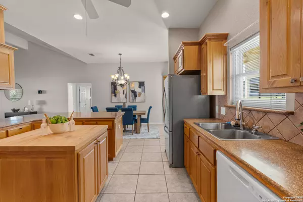 174 Edgewood Cir, Bandera, TX 78003