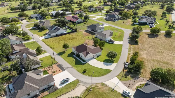 174 Edgewood Cir, Bandera, TX 78003