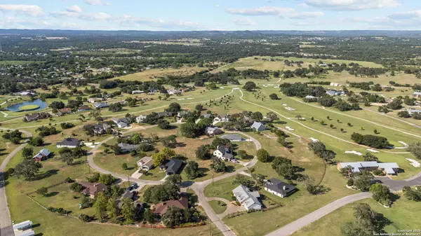 174 Edgewood Cir, Bandera, TX 78003