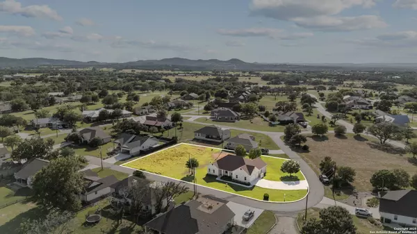 174 Edgewood Cir, Bandera, TX 78003