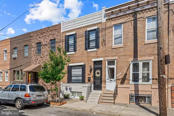 2527 S CHADWICK ST, Philadelphia, PA 19145