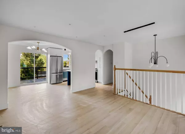 15 GREENBRIAR RD, Turnersville, NJ 08012