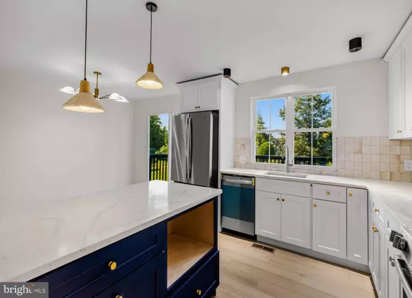 15 GREENBRIAR RD, Turnersville, NJ 08012