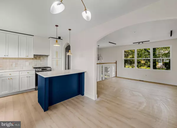 15 GREENBRIAR RD, Turnersville, NJ 08012