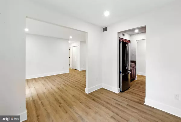 9 ROBERT MORRIS BLDG, Turnersville, NJ 08012