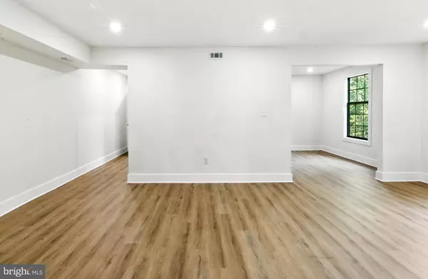 9 ROBERT MORRIS BLDG, Turnersville, NJ 08012