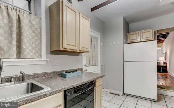 825 S CHARLES ST, Baltimore, MD 21230