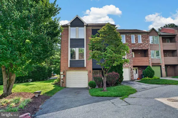 9468 CLOCKTOWER LN