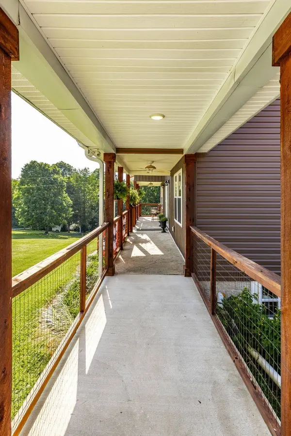 548 Horseshoe Bend Ln, Elmwood, TN 38560