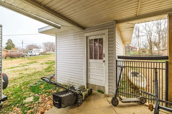 302 Edgewood St, Lafayette, TN 37083