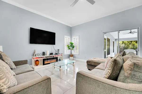 6107 NW Gause Ave, Port St Lucie, FL 34986-3830