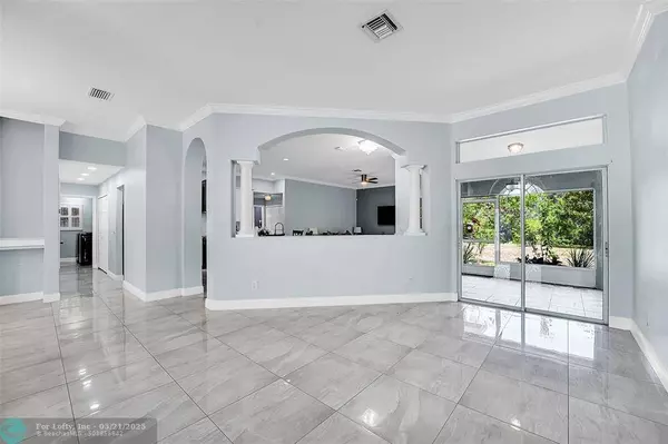 6107 NW Gause Ave, Port St Lucie, FL 34986