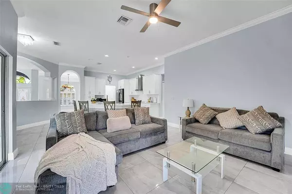 6107 NW Gause Ave, Port St Lucie, FL 34986