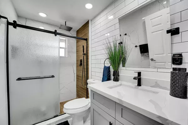 6107 NW Gause Ave, Port St Lucie, FL 34986-3830