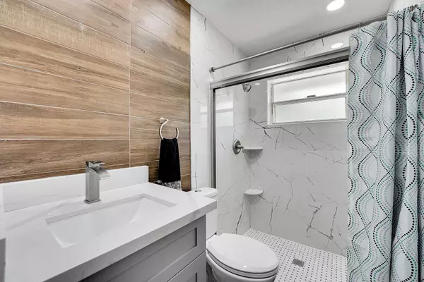 6107 NW Gause Ave, Port St Lucie, FL 34986-3830