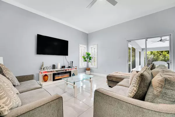 6107 NW Gause Ave, Port St Lucie, FL 34986-3830