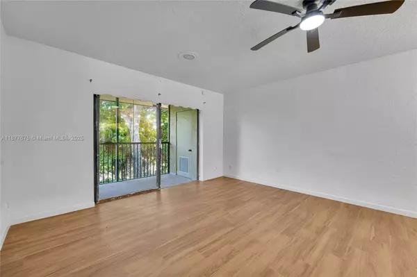 9158 NW 40th St #201-1, Coral Springs, FL 33065