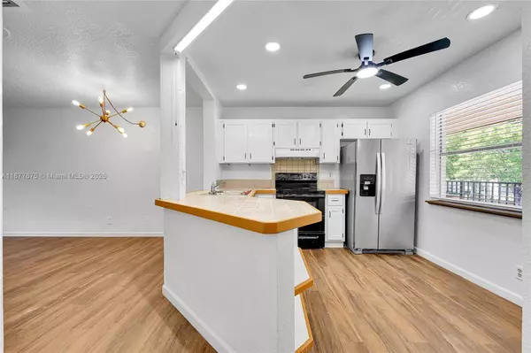 9158 NW 40th St #201-1, Coral Springs, FL 33065