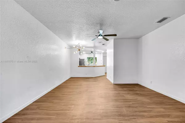 9158 NW 40th St #201-1, Coral Springs, FL 33065