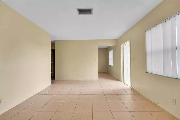 4001 NW 31st Ave, Lauderdale Lakes, FL 33309