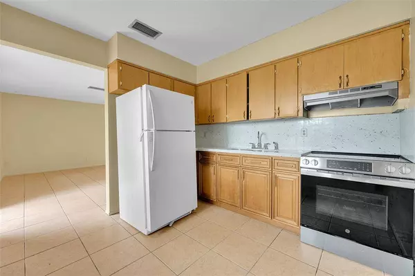 4001 NW 31st Ave, Lauderdale Lakes, FL 33309