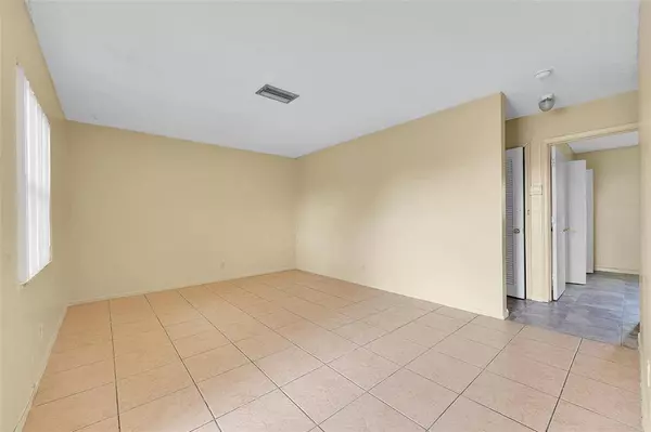 4001 NW 31st Ave, Lauderdale Lakes, FL 33309