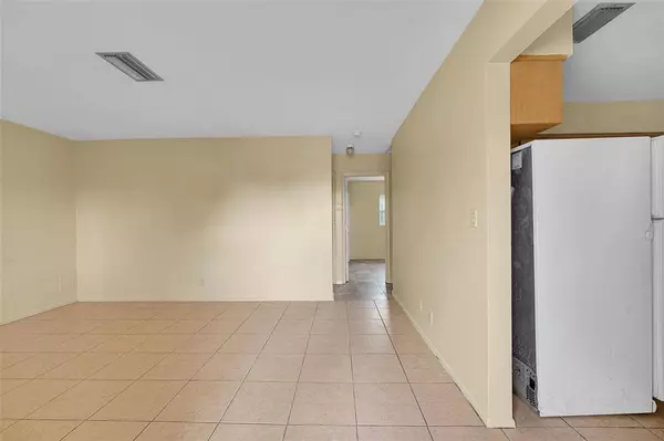 4001 NW 31st Ave, Lauderdale Lakes, FL 33309