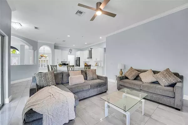 6107 NW Gause Ave, Port St Lucie, FL 34986