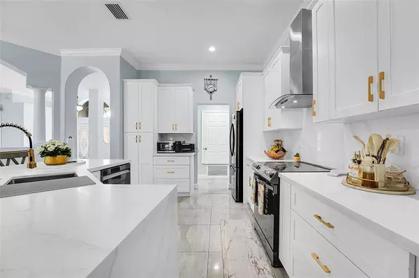 6107 NW Gause Ave, Port St Lucie, FL 34986