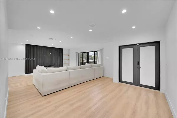 6206 White Oak Ln, Tamarac, FL 33319