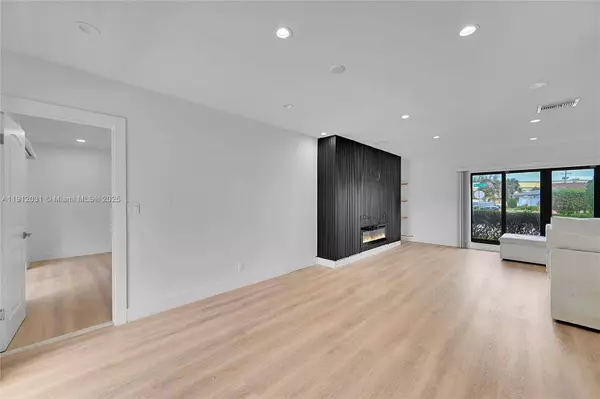 6206 White Oak Ln, Tamarac, FL 33319