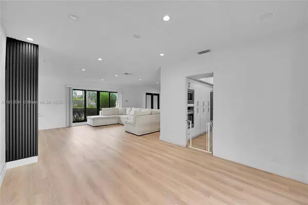 6206 White Oak Ln, Tamarac, FL 33319