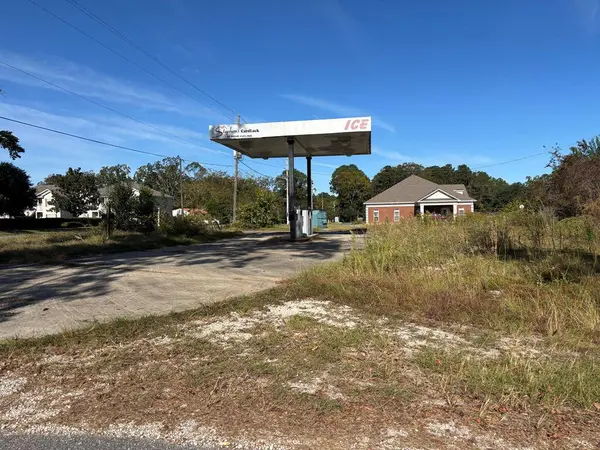 664 Plum St, Jesup, GA 31545