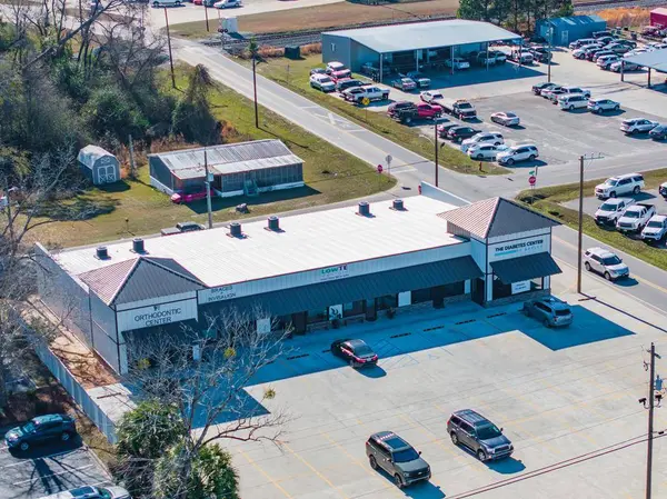 719 Parker St, Baxley, GA 31513