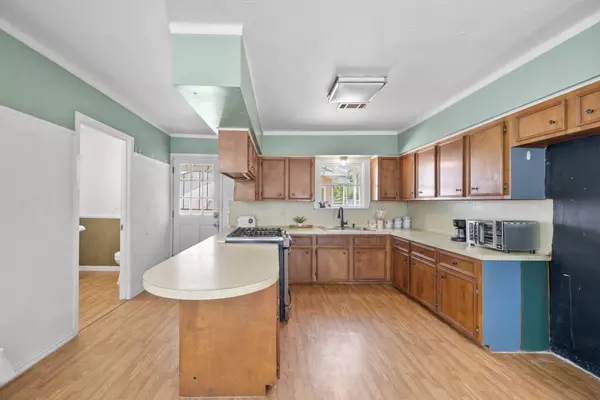 2218 12th AVE N, Texas City, TX 77590