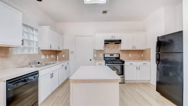 827 Forest Ivy LN, Houston, TX 77067