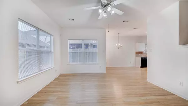 827 Forest Ivy LN, Houston, TX 77067